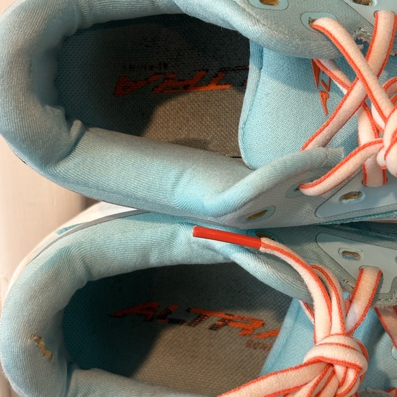Altra Via Olympus Women's Sneakers Light Blue Road Running Shoes Sz 6 *Note Pics - Picture 10 of 11